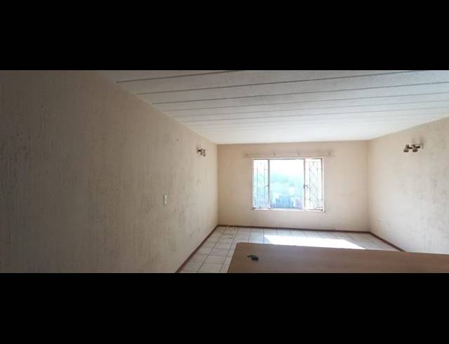 2 BEDROOM PROPERTY TO RENT IN HELDERKRUIN
